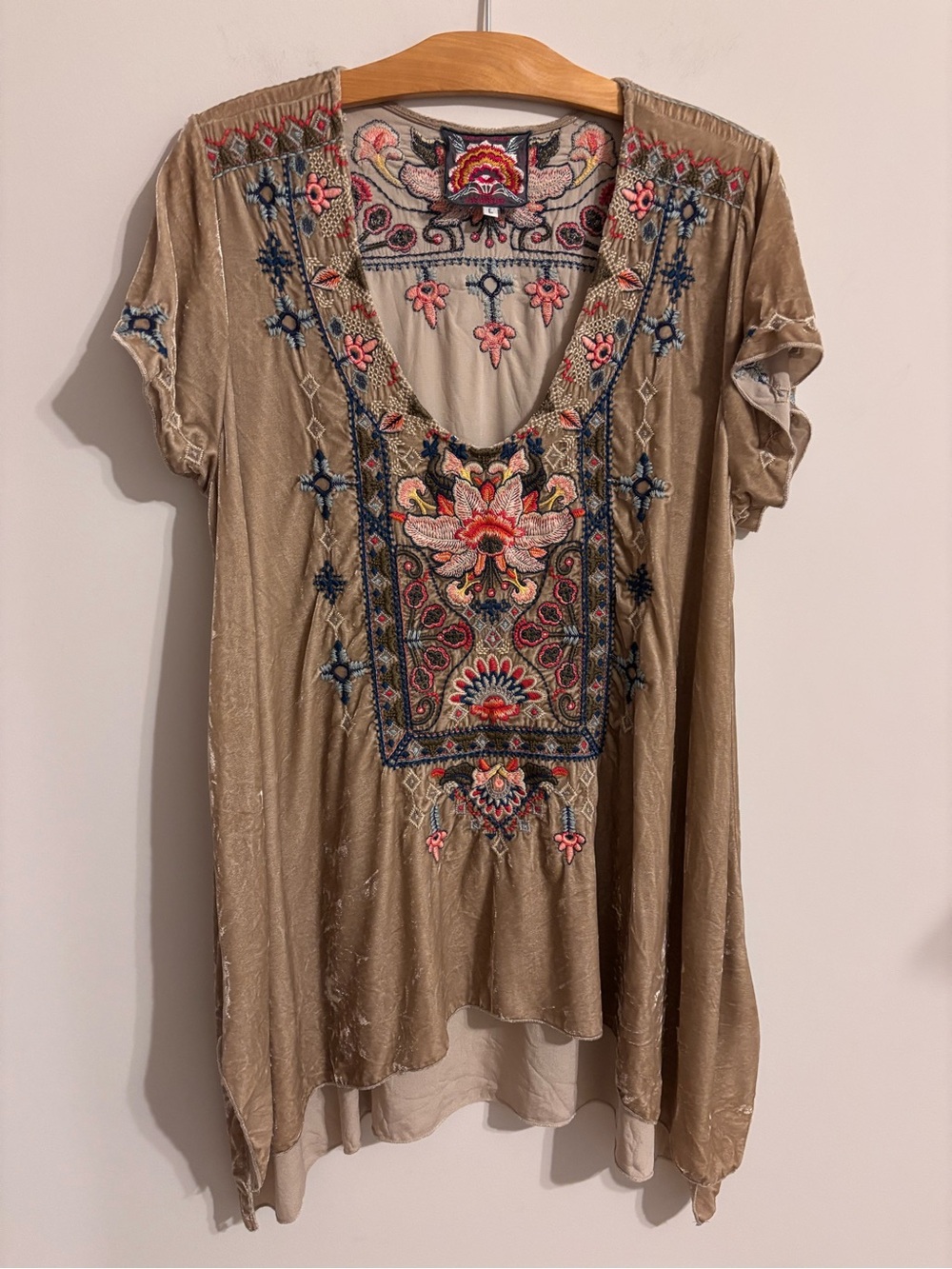 Johnny Was oat floral-embroidered v-neck crushed velvet tunic